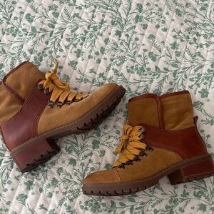 FRYE AND CO. Tan and Brown Lace Up Boots “Anise” Hiking Boots